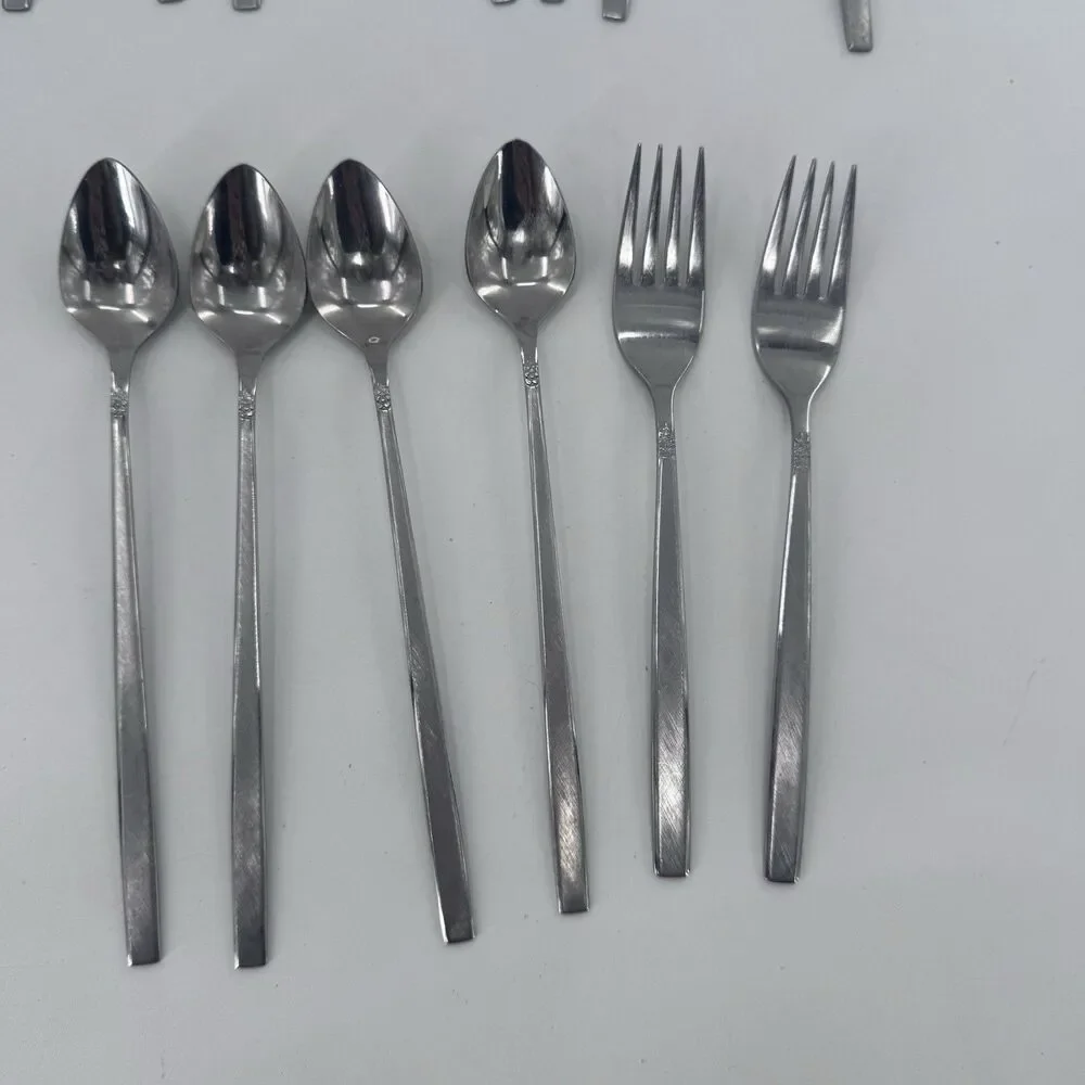 Lot of 17 1881 Rogers Oneida Ltd Melissa pattern stainless Forks Knives Spoons